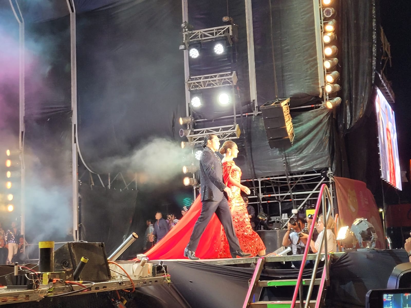 Paola Castillo y Josué May Chi estuvieron presentes esta noche en el Carnaval de Campeche