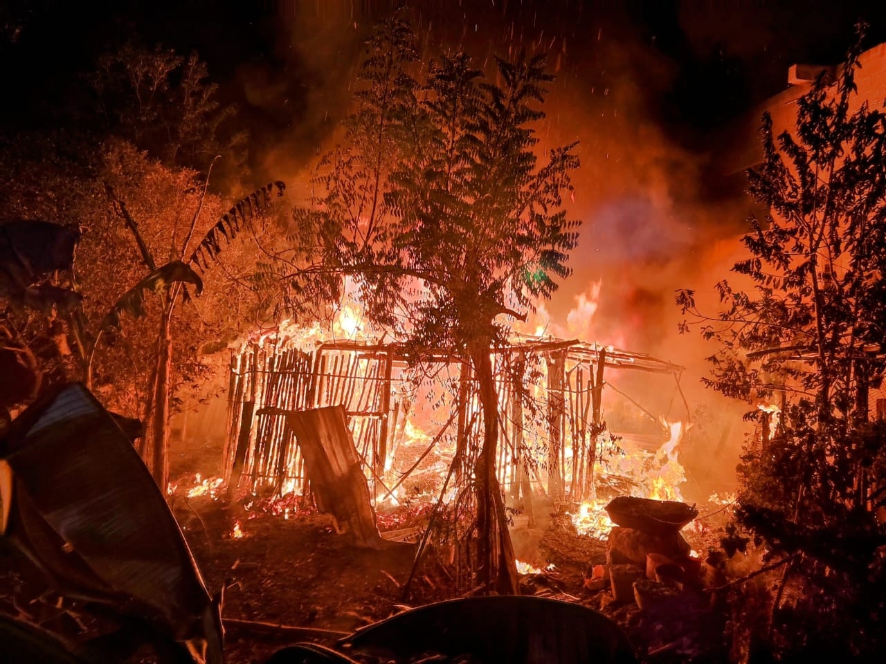 Pérdida total: Se incendia una palapa en Yucatán