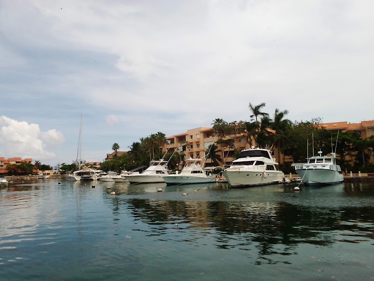 Cae menor de edad de un catamarán durante un paseo en Playa del Carmen