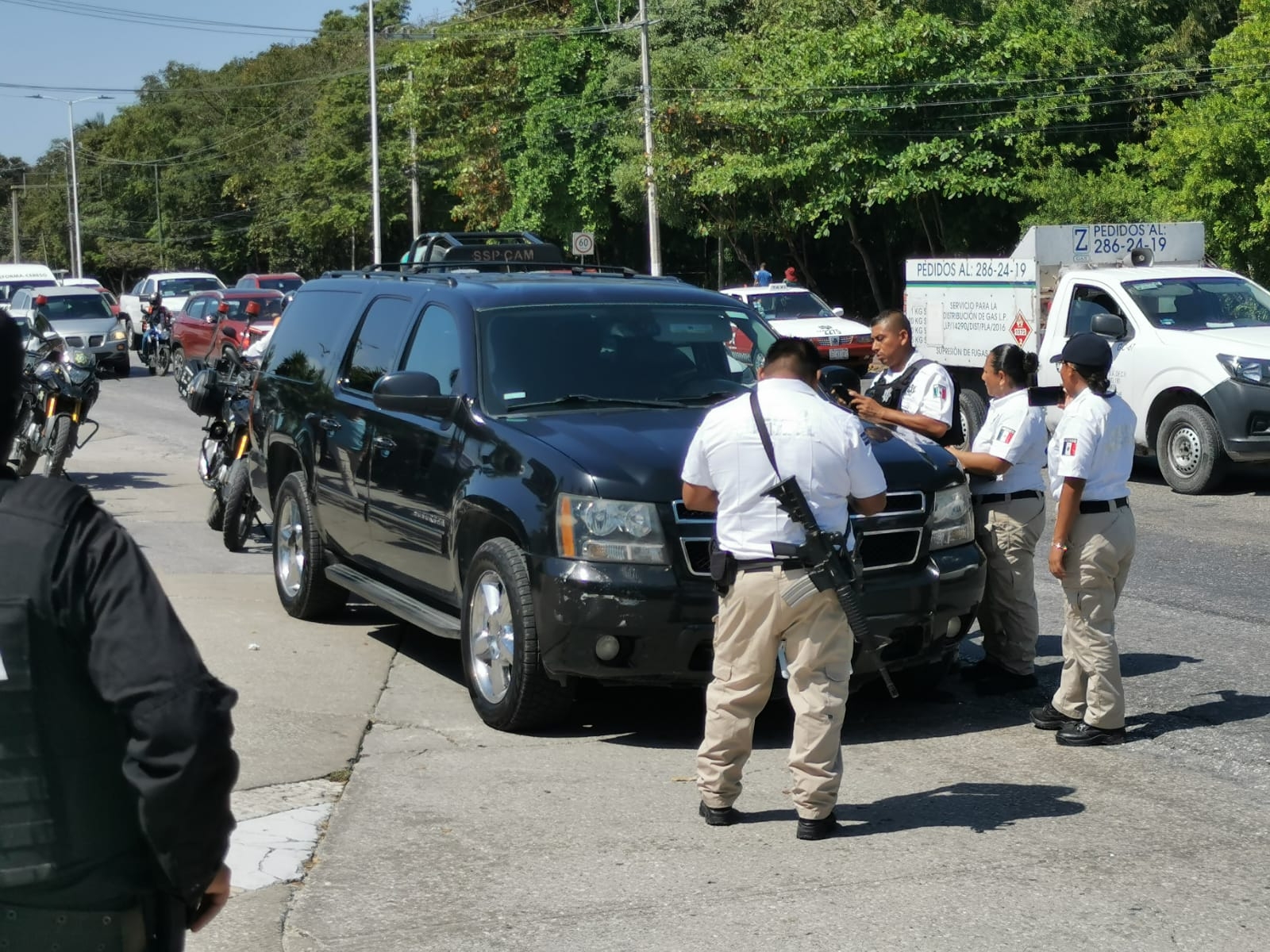 Detienen al secretario particular de una Senadora por usar placas sobrepuestas en Ciudad del Carmen