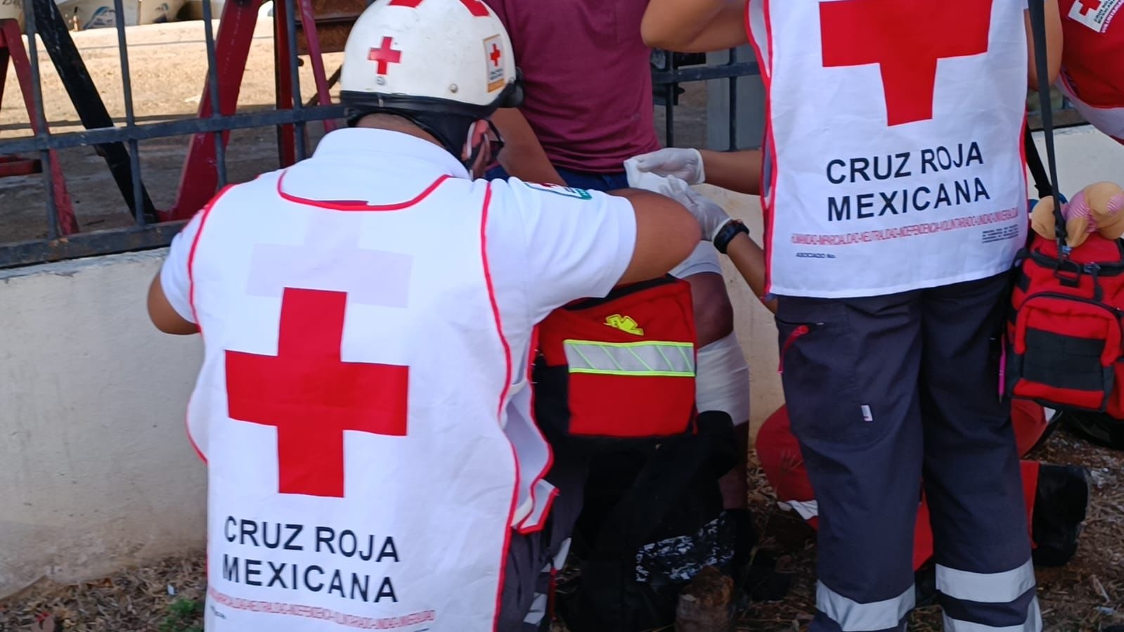 Conductor arrastra a un motociclista y huye en Campeche