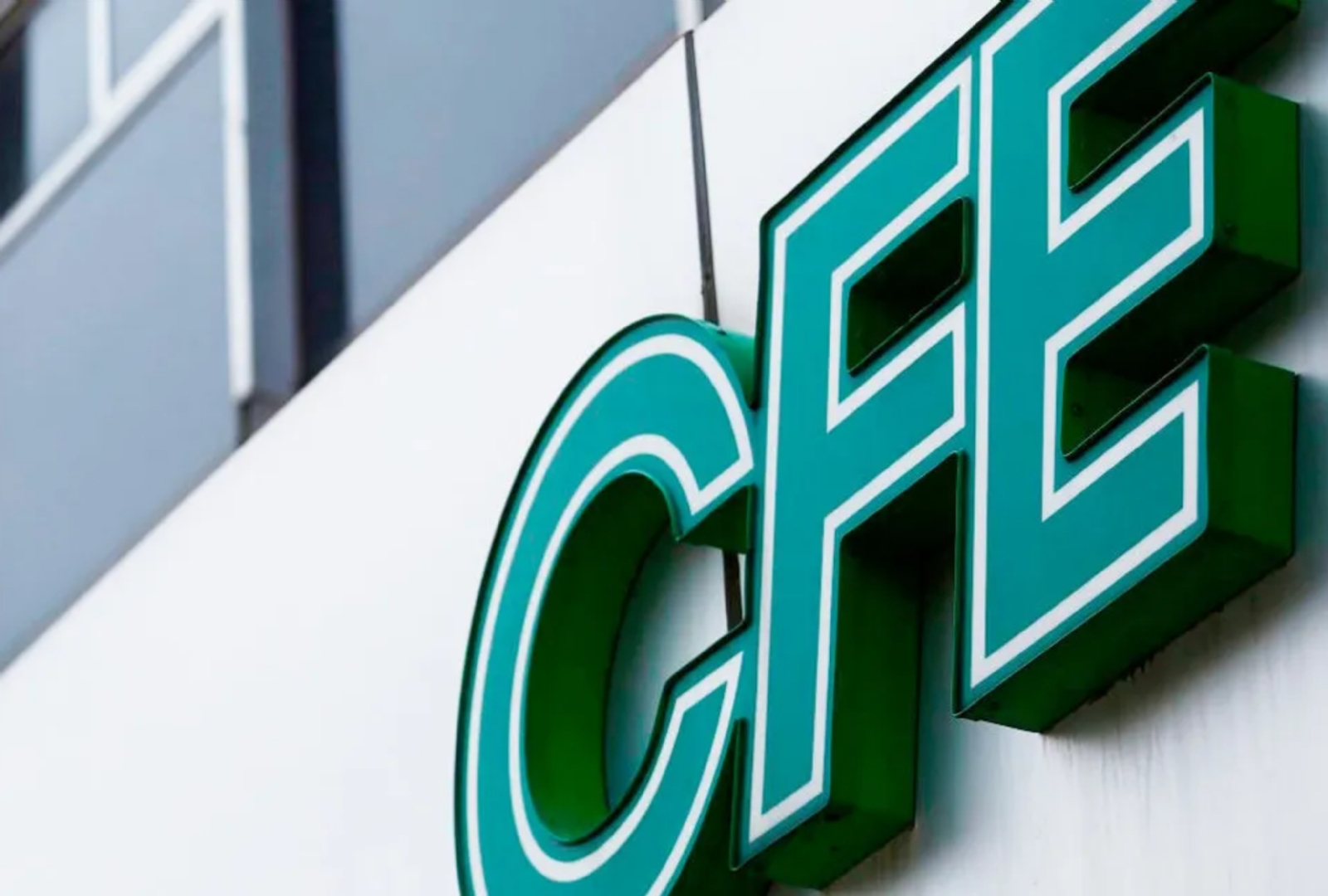 CFE alerta a usuarios por fraudes donde prometen regalar 9 mil pesos