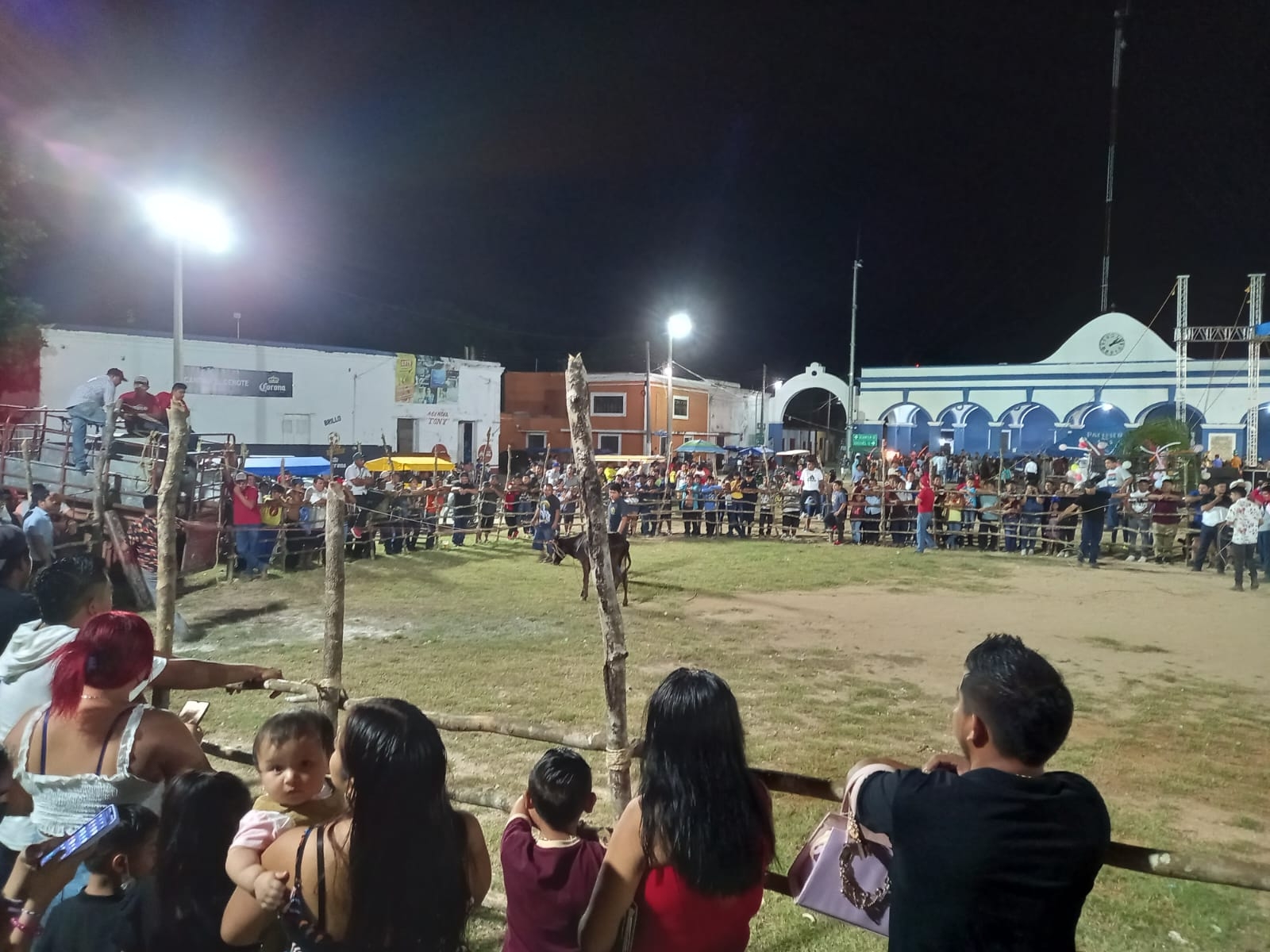 Carnaval de Huhí cierra con charlotada este Martes de Batalla de Flores