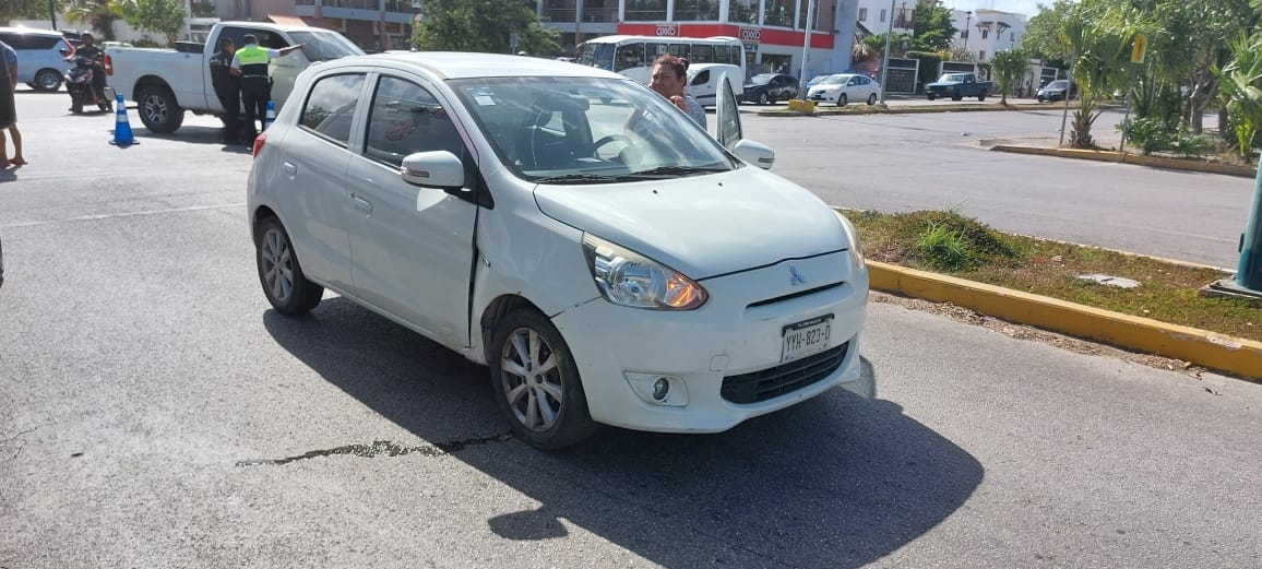 Motociclista choca contra un vehículo sobre la avenida CTM en Playa del Carmen