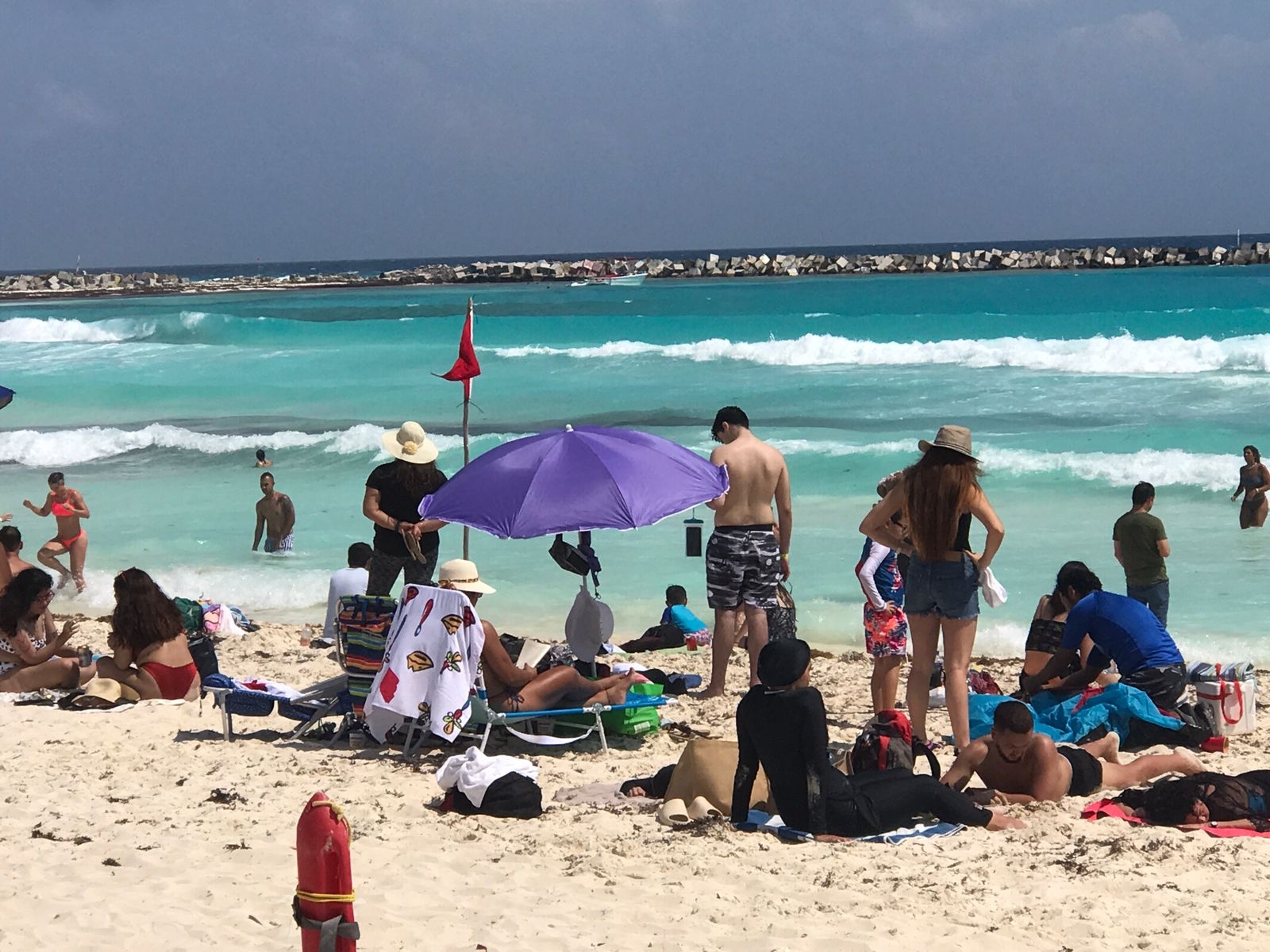 Registra buena afluencia Playa Gaviota Azul durante este sábado