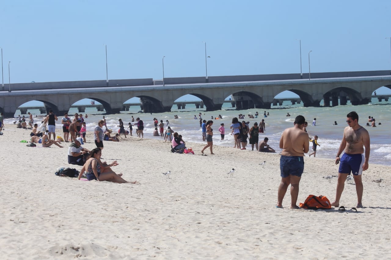 Turistas disfrutan el fin de semana de Cuaresma en Progreso: EN VIVO