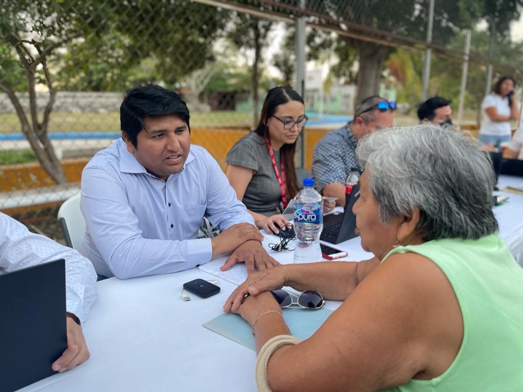 Rogerio Castro inicia serie de foros del Infonavit en Vergel 3