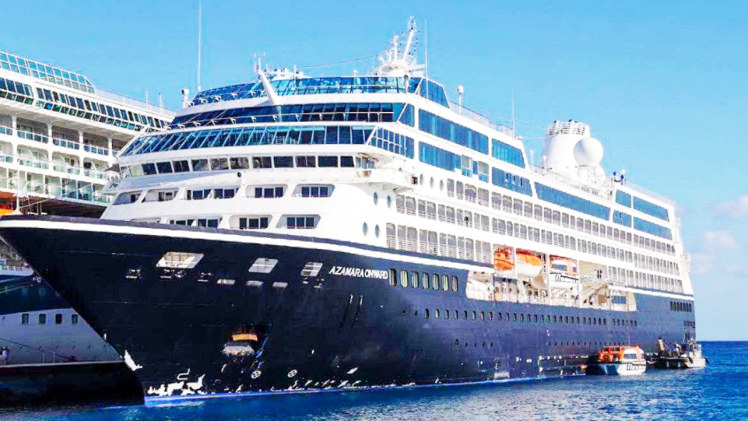 Una de las ventajas de este barco es que es más pequeño que la mayoría, teniendo así acceso a lugares que los cruceros más grandes no pueden navegar.