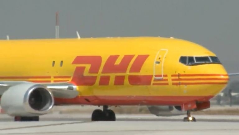 Primer avión de DHL aterriza en el AIFA