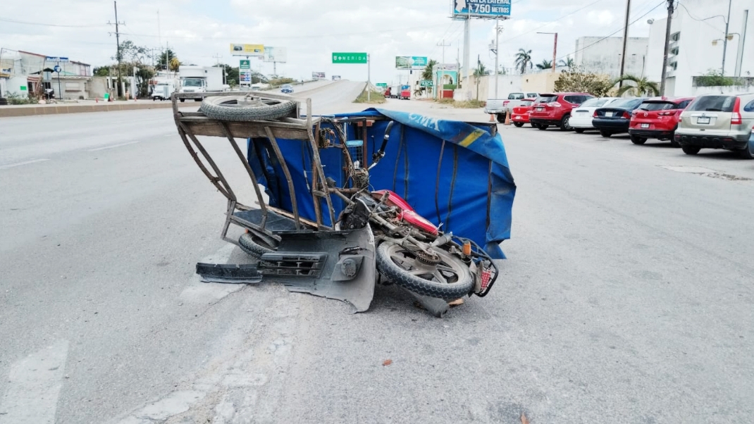 El mototaxi fue golpeado por un carro que no pudo frenar en el momento