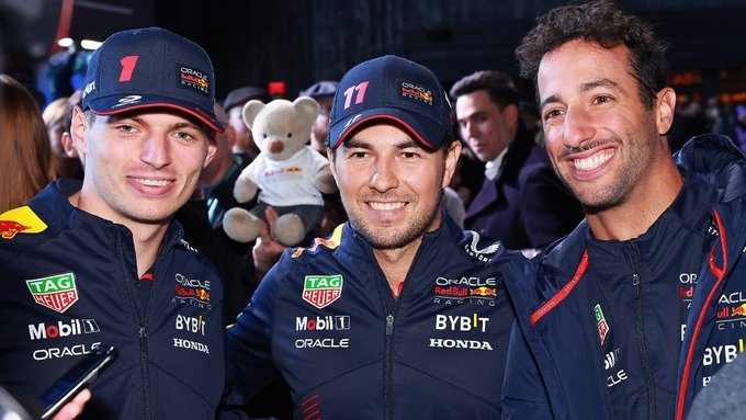 Max, Checo y Daniel estuvieron presentes en la revelación del nuevo carro. Foto: Especial