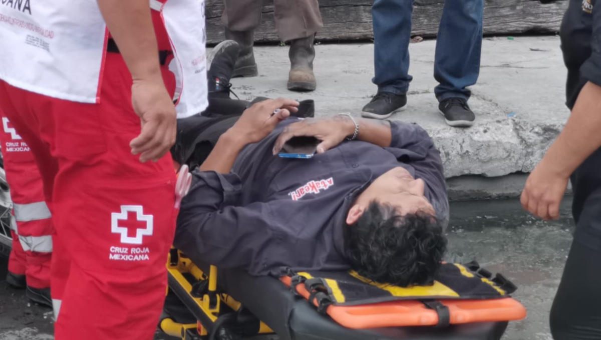 Los paramédicos trasladaron al herido al hospital