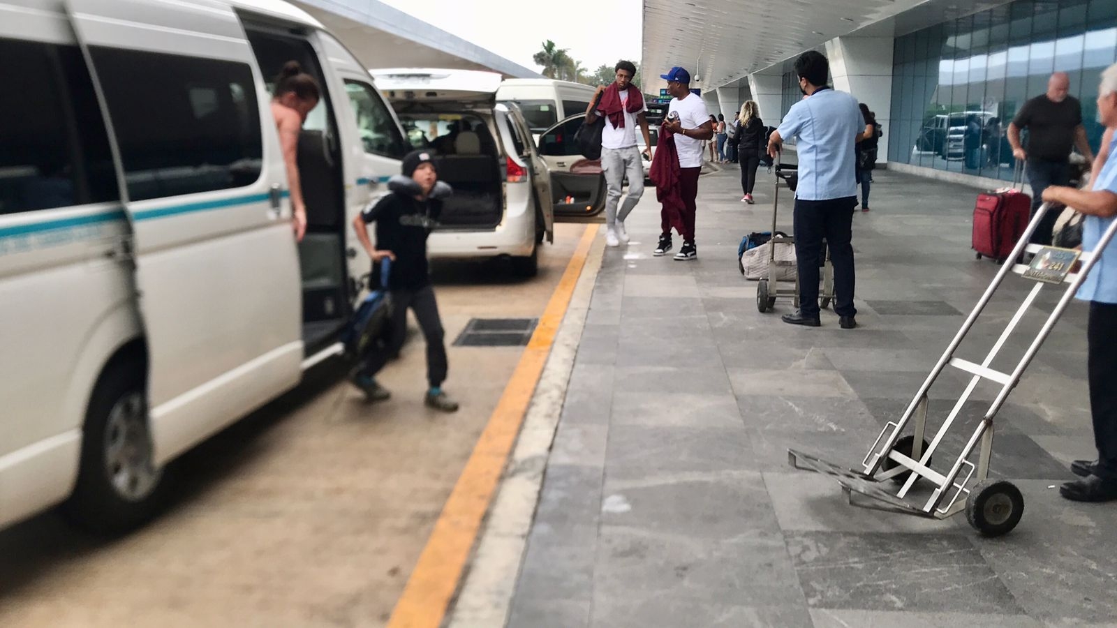 Aeropuerto de Cancún comenzó fin de semana largo con 580 operaciones: EN VIVO