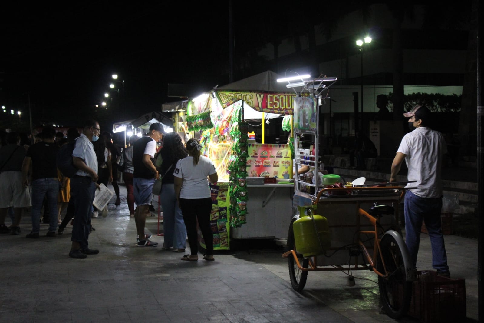 El pasaje Juan Carbó cobra vida por las noches en el Centro Histórico de Campeche