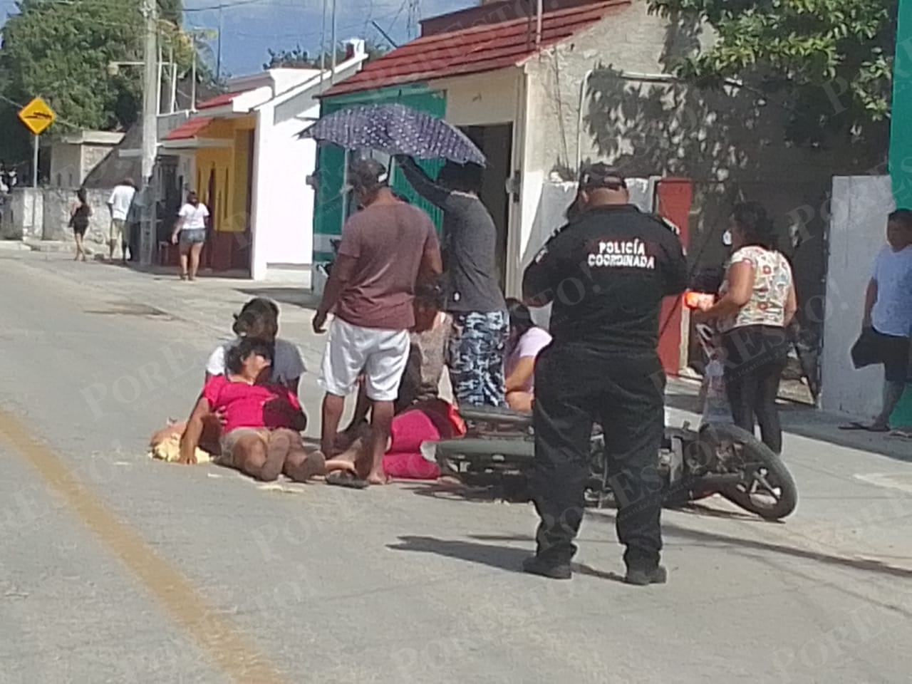 Dos mujeres resultaron lesionada luego de derrapar su moto en Dzilam González