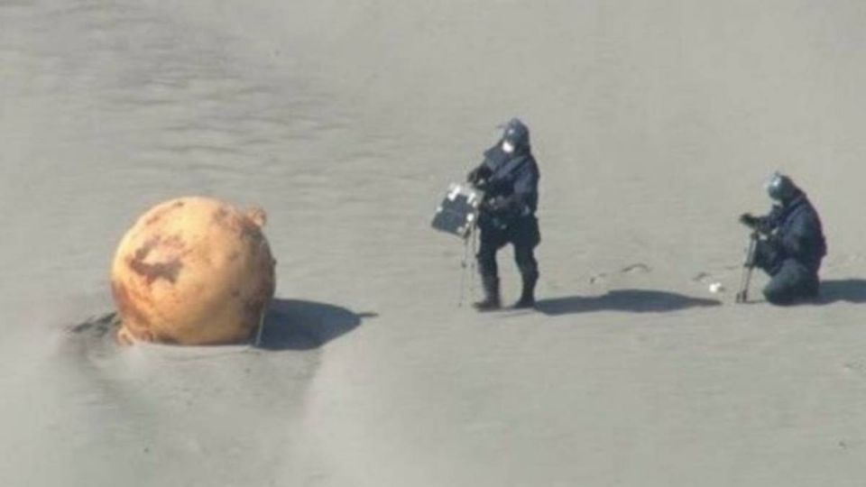 Revelan el verdadero origen de la extraña bola de metal que apareció en una playa de Japón