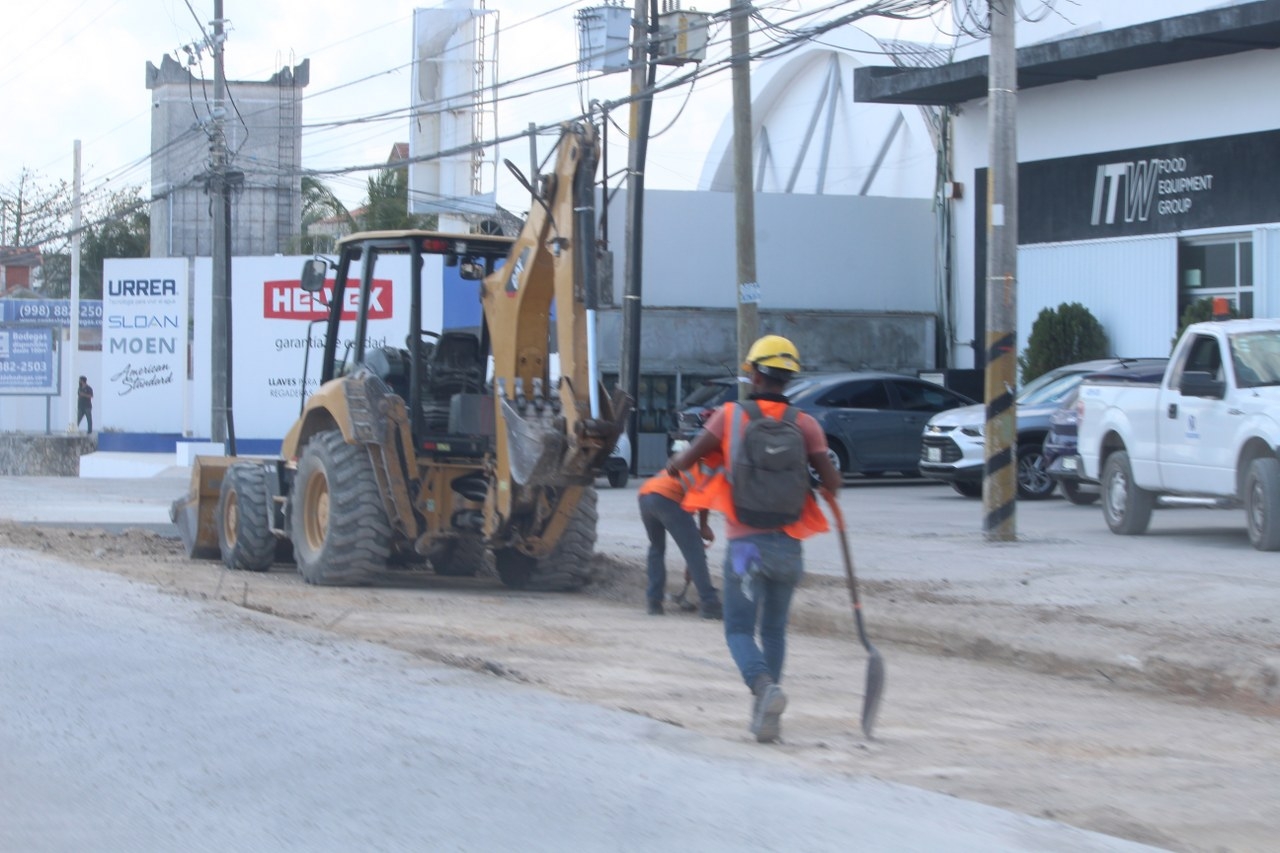 Los proyectos más atractivos que se están llevando a cabo son la rehabilitación del boulevard Colosio, el Tren Maya y el puente vehicular Nichupté
