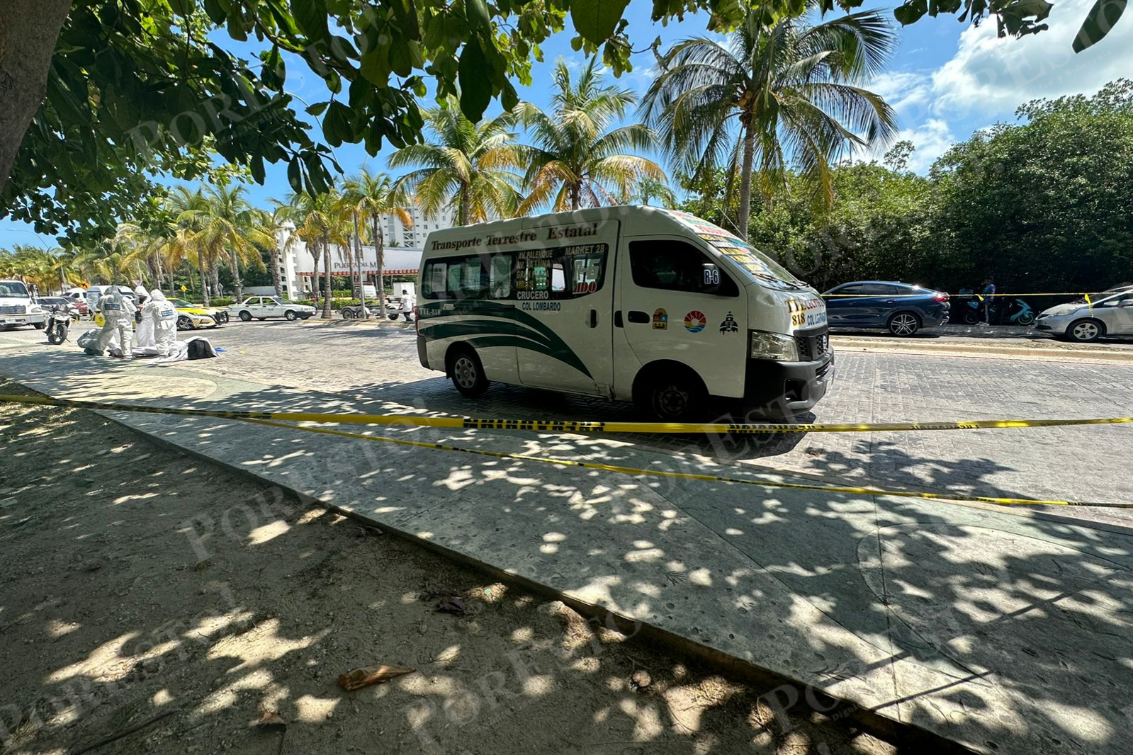 Mujer muere atropellada por una combi en Cancún