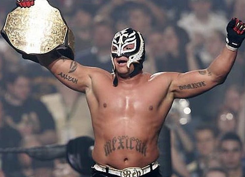 Rey Mysterio se hace leyenda, ingresa al salón de la fama WWE