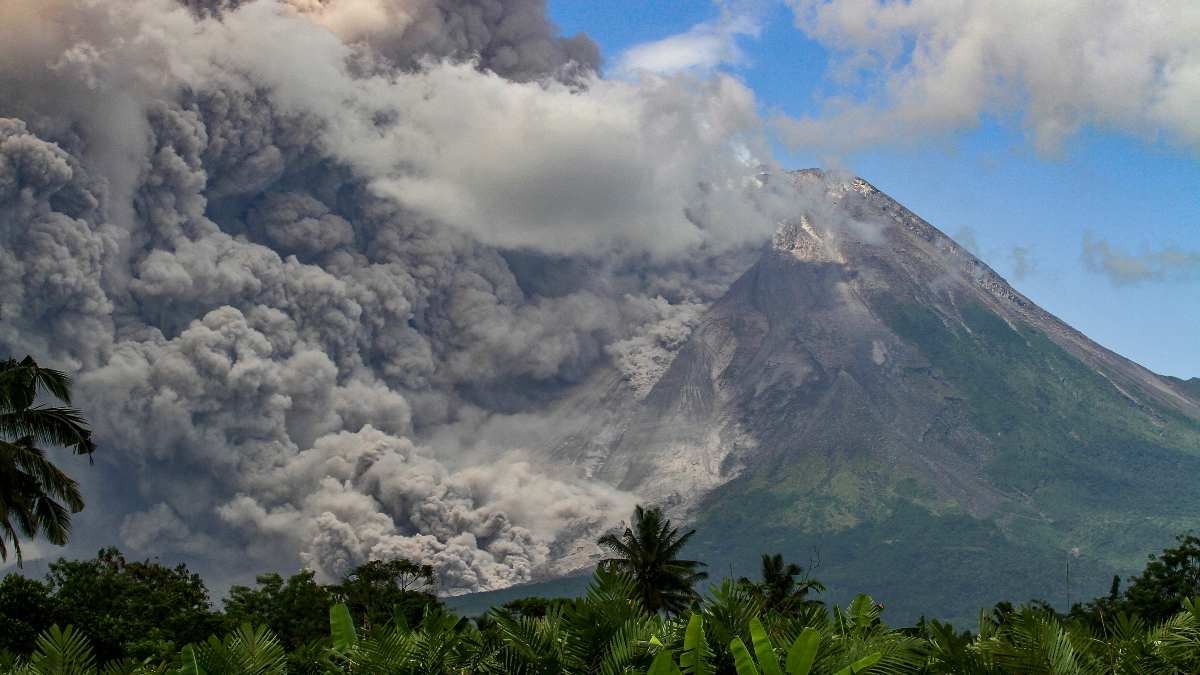 Nube de ceniza del volcán Merapi