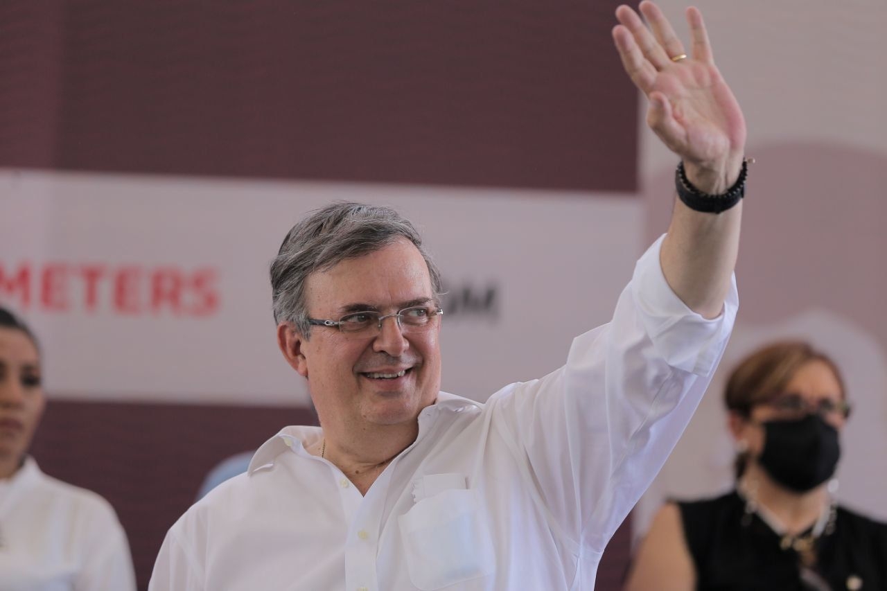 Marcelo Ebrard se despide de la SRE al ritmo de Yuri