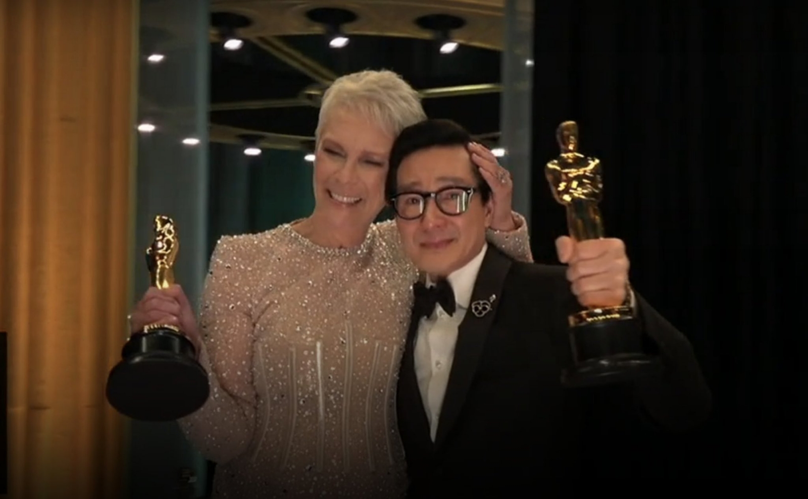 Jaime Lee Curtis y Ke Huy Quan protagonizaron dos de los momentos más emotivos de la noche