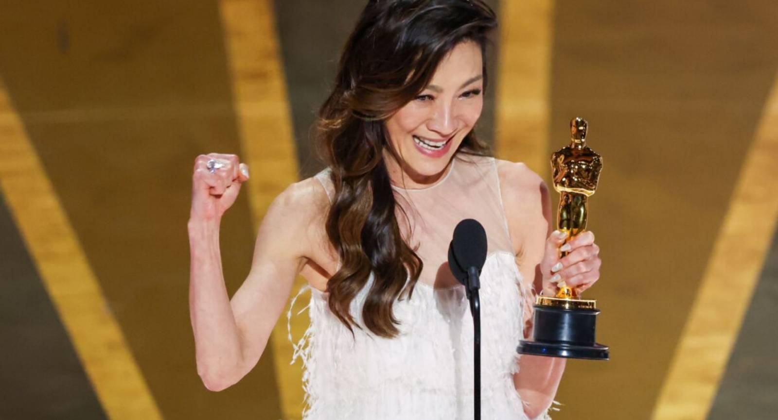 Michelle Yeoh, ha hecho historia al ser la primera mujer asiática en ser "Mejor Actriz" en los Oscar