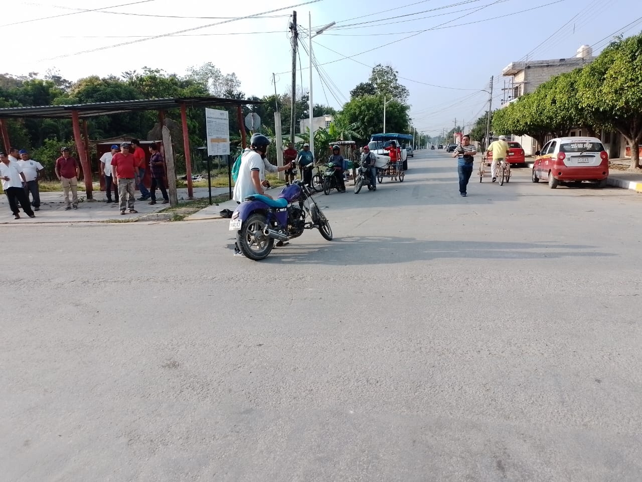 Taxista atropella a dos estudiantes a bordo de un motocicleta en Escárcega