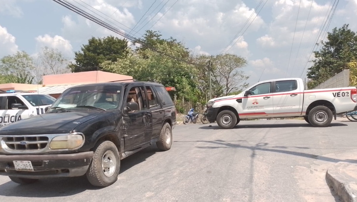 Funcionaria de Campeche provoca choque y deja daños materiales en Escárcega