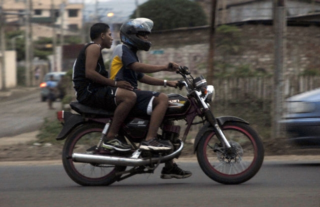 Acusan a dos motociclistas por robo violento en Kanasín