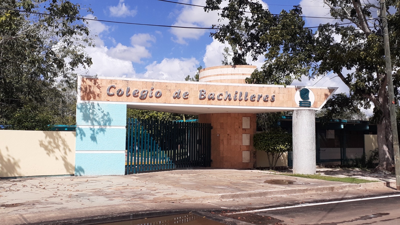 Aparentemente, dos de ellos vomitaron en la escuela