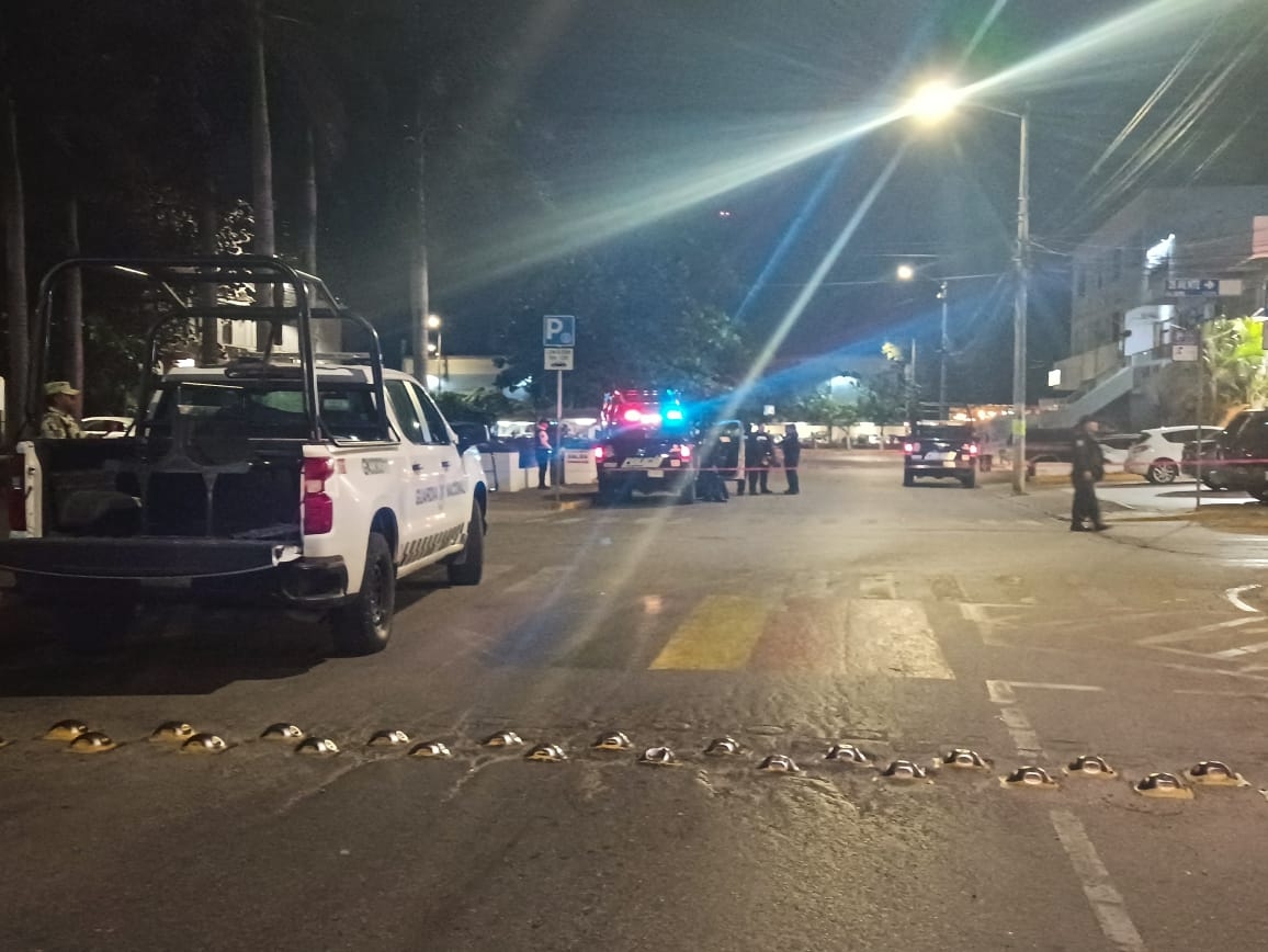 Balean patrulla de la Policía Municipal en Playa del Carmen