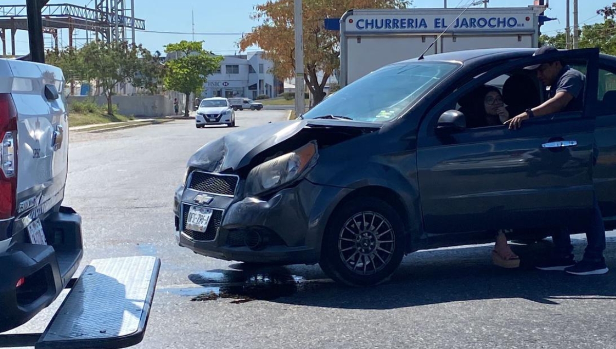 Accidente vial en el Malecón de Campeche deja a 2 mujeres lesionadas