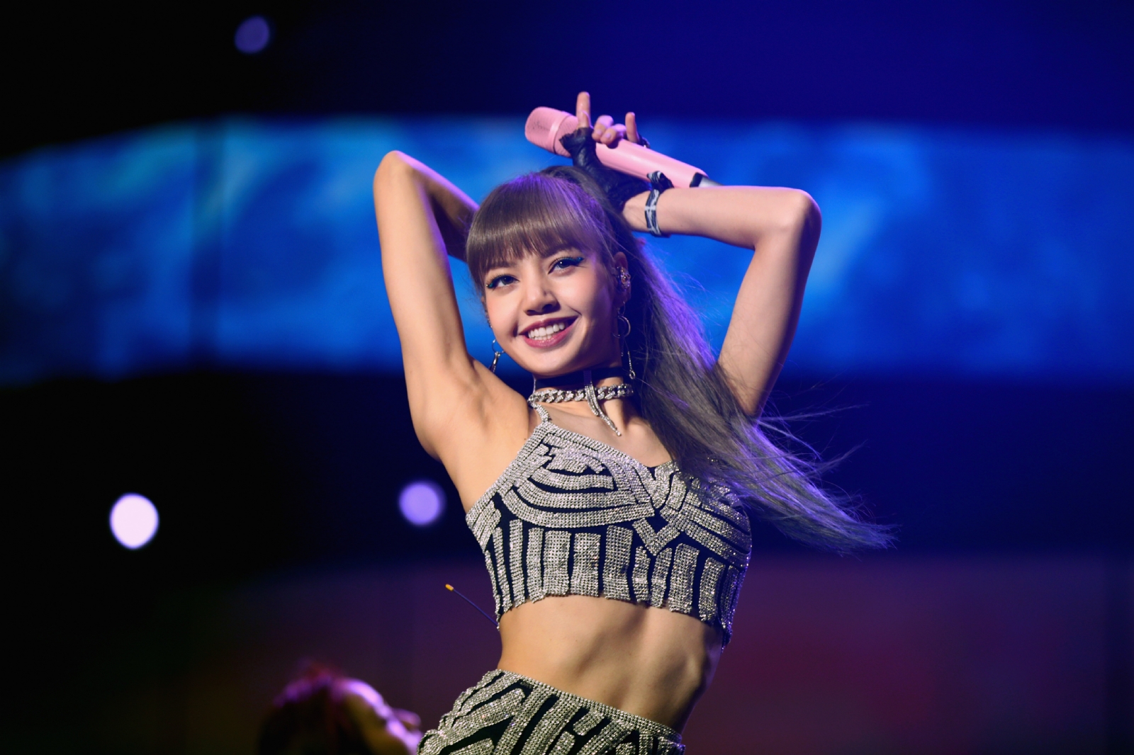 Lisa de Blackpink viste falda de un diseñador mexicano en el 'Born Pink Tour'