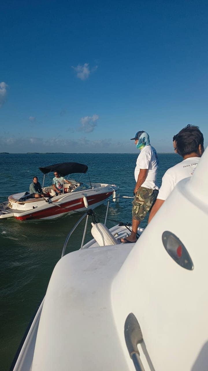 Rescatan a dos náufragos en la laguna Nichupté, en Cancún