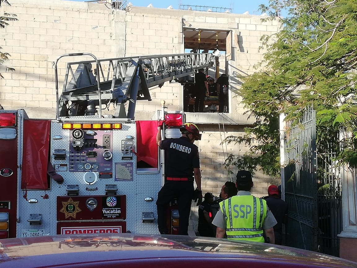 Albañil cae de un segundo piso en el Centro de Mérida