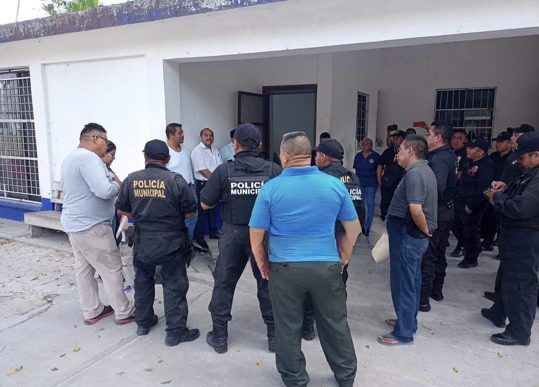 Policías realizan paro de labores en Calakmul