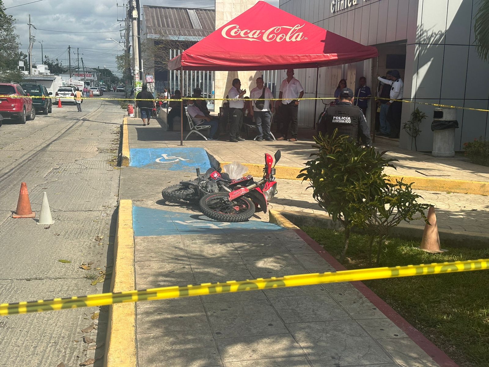 Persiguen y asaltan a mano armada a un hombre frente al ISSSTE en Cancún