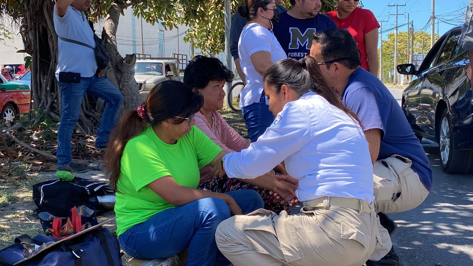 Las mujeres a bordo de la moto resultaron con golpes y heridas