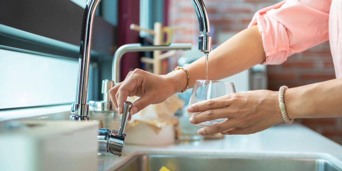 No siempre es buena idea beber agua de la llave. Foto: Especial