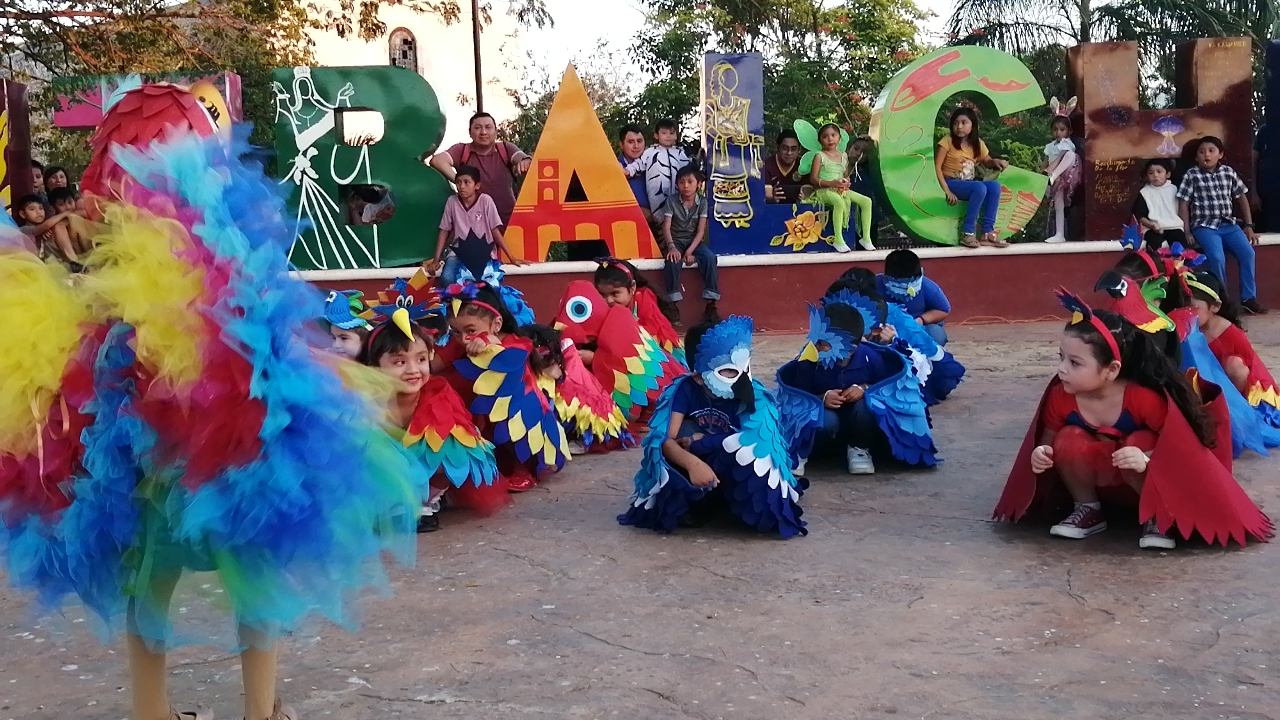 Alumnos de jardín de niños recibieron la primavera en Dzitbalché