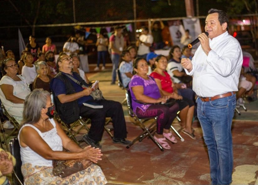 Joaquín Díaz Mena, Delegado del Gobierno Federal en Yucatán, se reunió con los habitantes de Emiliano Zapata Sur