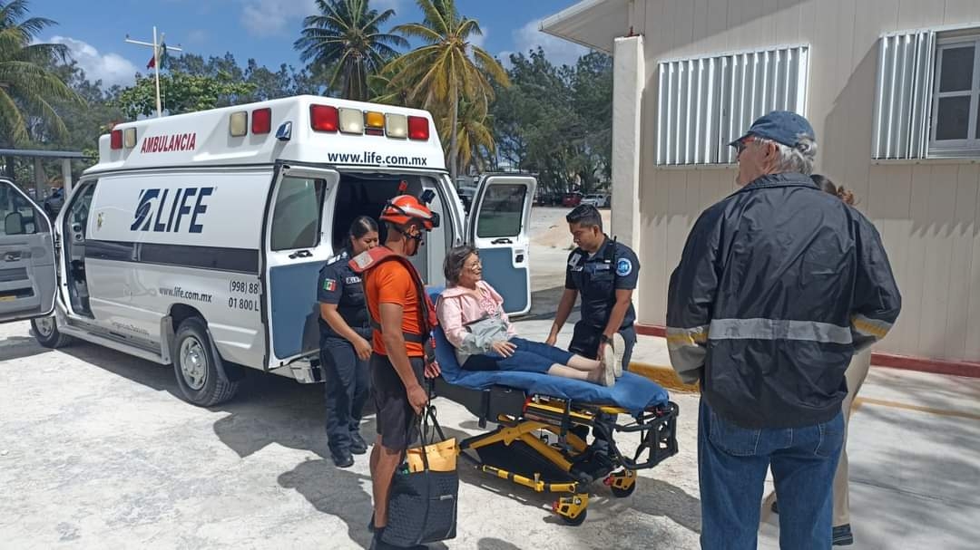 La mujer fue trasladada a Cancún para recibir atención médica