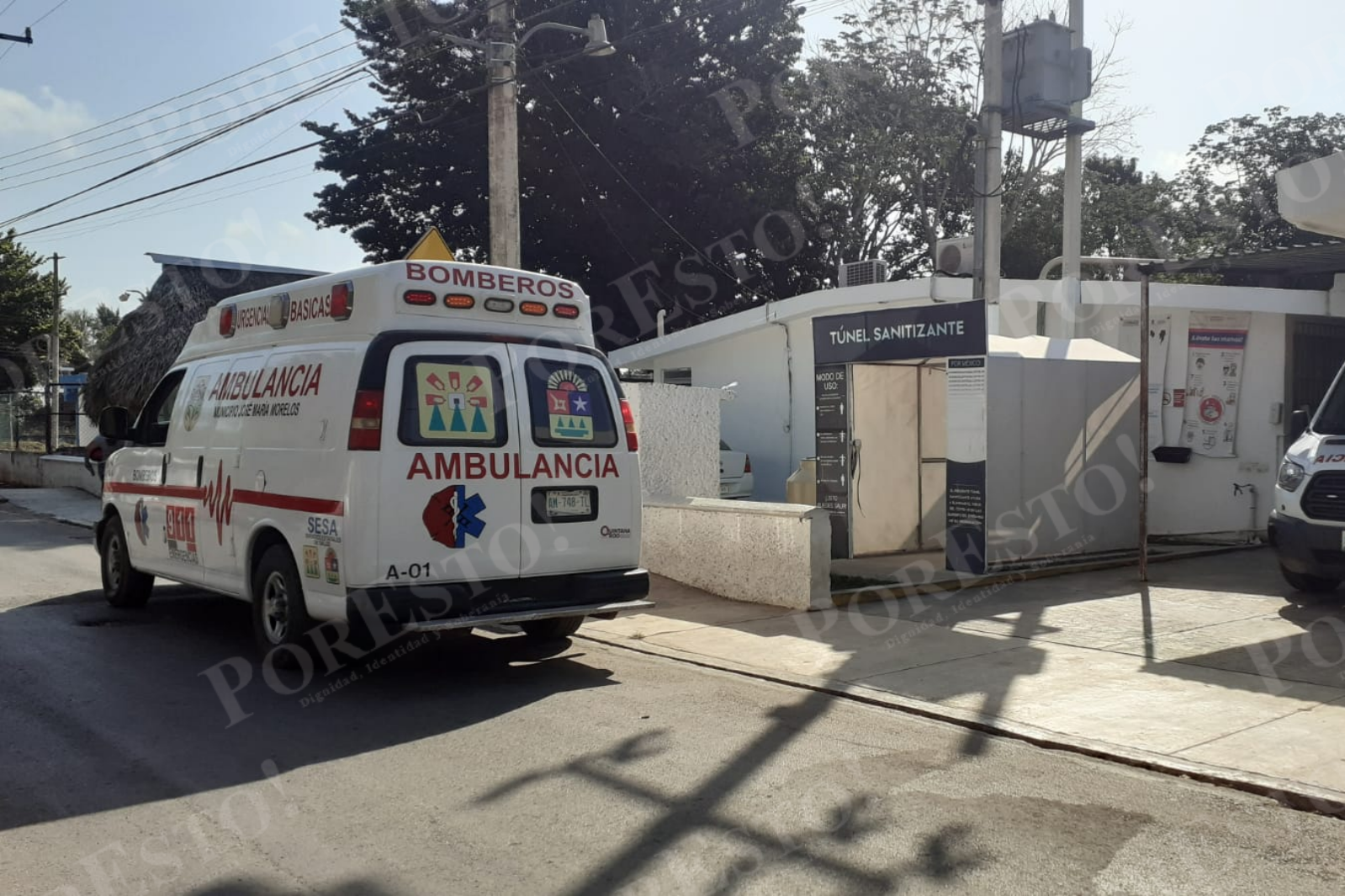 La mujer cayó con todo y unidad sobre el duro pavimento y se lesionó en la cara y en el brazo