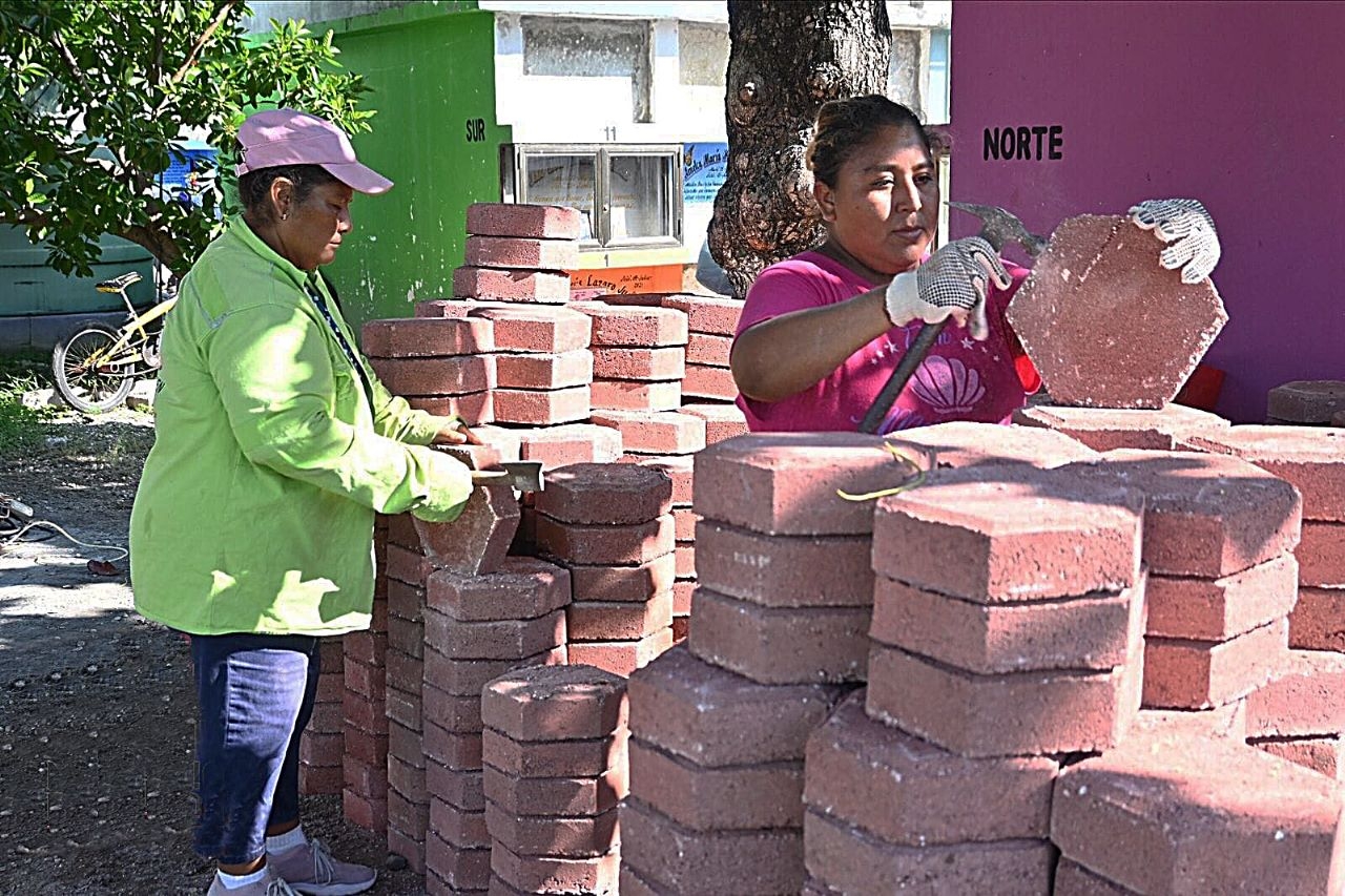 Son cerca de 20 empleadas del Ayuntamiento de Ciudad del Carmen que tuvieron descuentos en sus sueldos