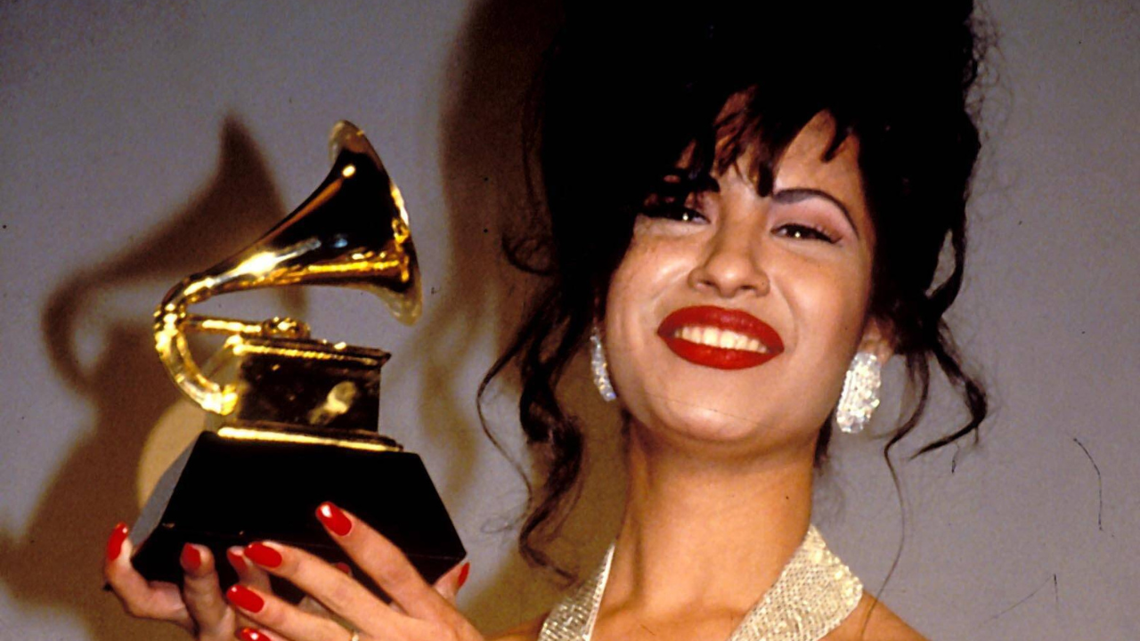 Selena con un Grammy en 1994. Foto: Especial