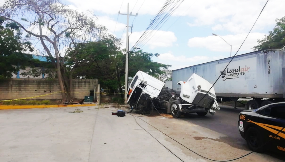 Choque de 'gigantes' causa caos vial sobre la avenida Aviación en Mérida: EN VIVO