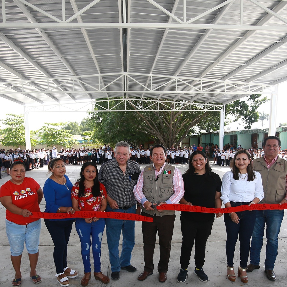Joaquín Díaz Mena inaugura domo de la primaria "Demetrio Rivero Triay" en Kanasín