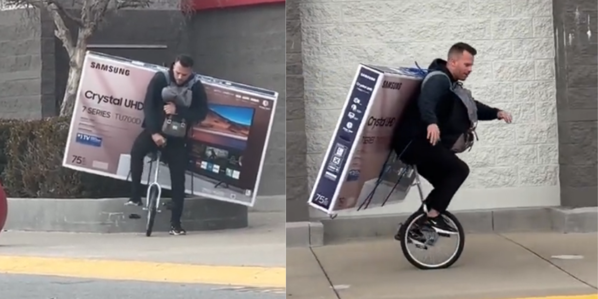 Hombre se viraliza por comprar televisión de 75” y llevársela cargando en un monociclo: VIDEO