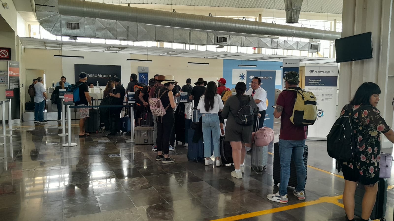 Aeropuerto de Campeche registra actividad alta por elenco de "Las Bravas", serie de HBO Max